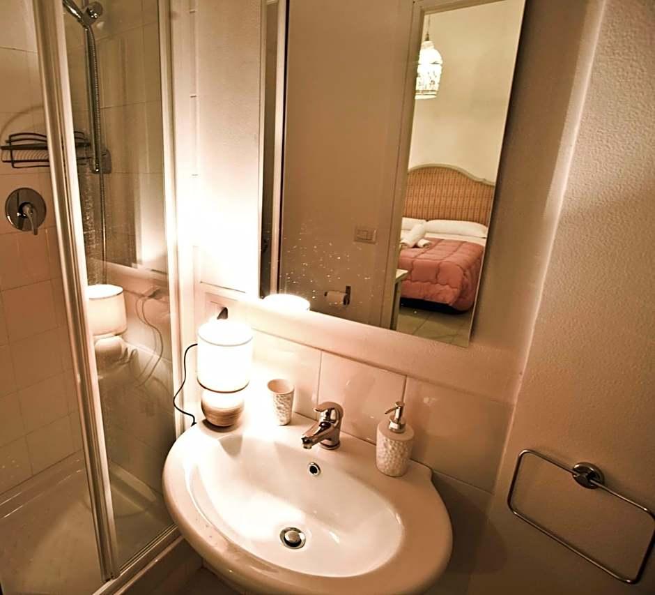 Camera Matrimoniale con Bagno Privato